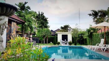 Cozy Garden Cottage Pool Villa