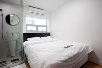 Ekonomy Hotel Myeongdong Central