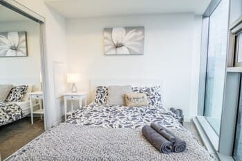 AOC Suites - Two Bedroom Condo - City/CN Tower View