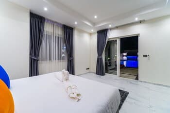 Luxury Pool Villa 54
