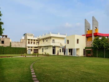 OYO 17014 Moti Mahal Lawn
