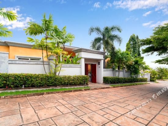 Stunning Luxury Golf and Pool Villas