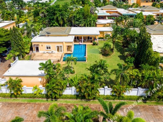 Stunning Luxury Golf and Pool Villas