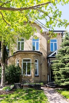 Easyhosts.Unique Central Victorian House