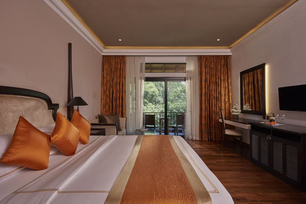 Earl's Regency Hotel