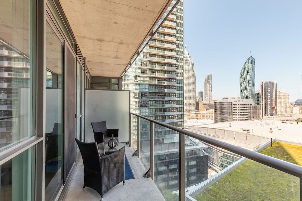 Simply Comfort. Maple Leaf Square