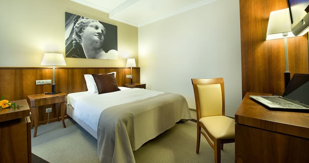 Hotel Maestro by Adrez