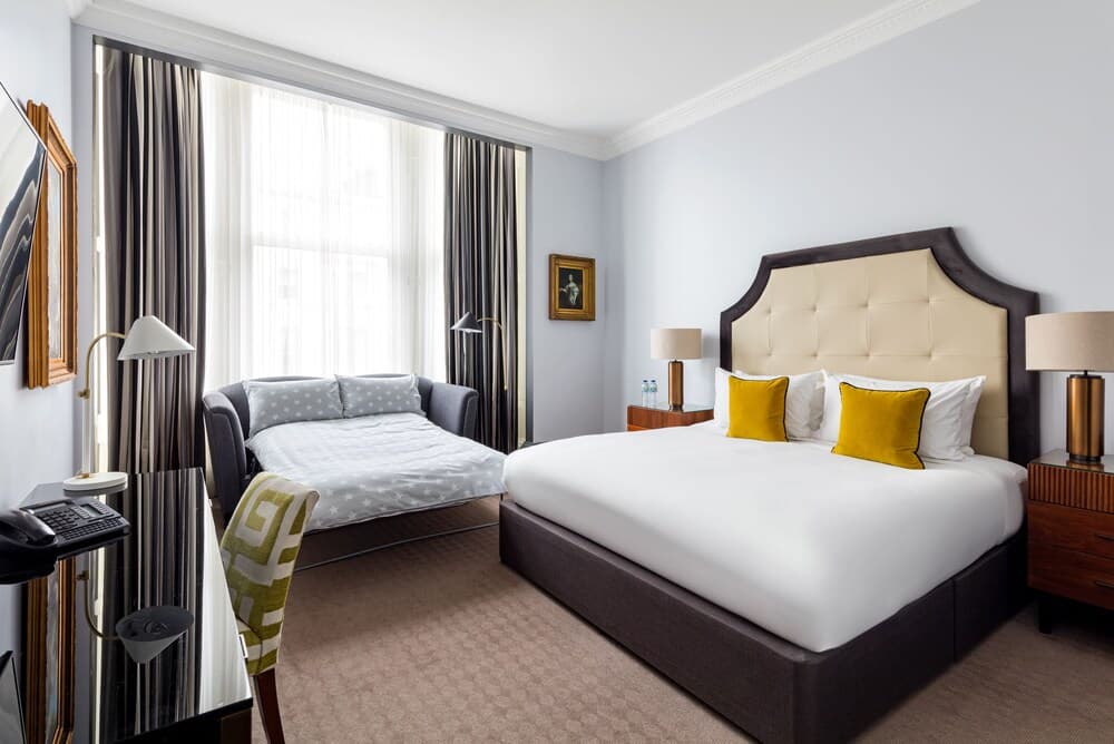 (Radisson Blu Hotel, London South Kensington (formerly Vanderbilt))