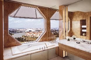 The Ritz-Carlton, Millenia Singapore (Staycation Approved)