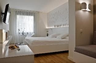 Pol & Grace Hotel