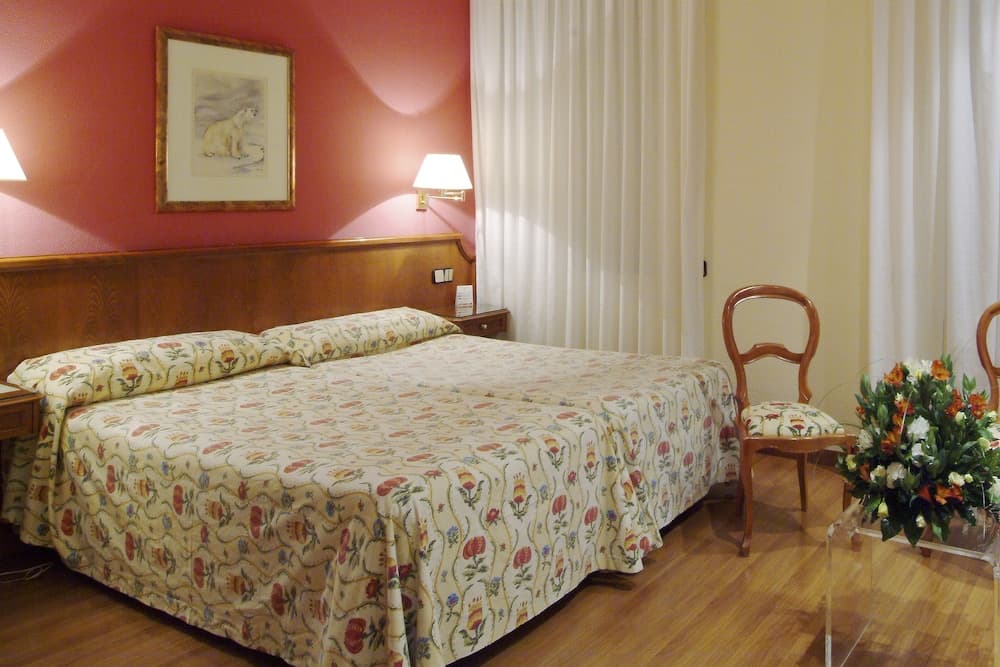 Hotel Regencia Colón