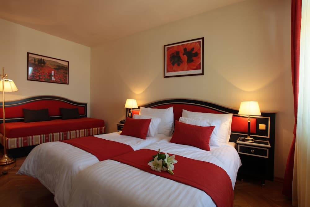 Elysee Hotel