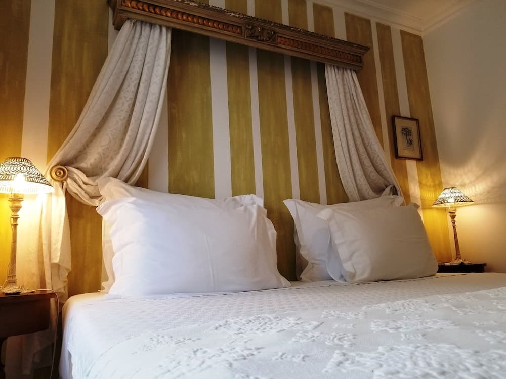 Lawrences Hotel