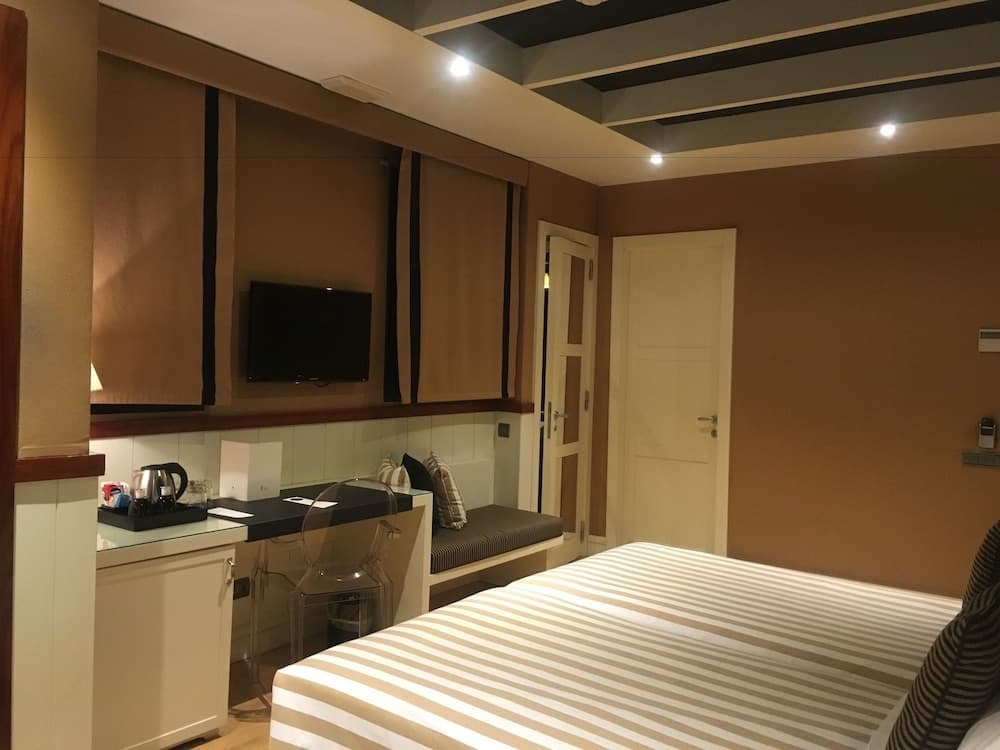 U232 Hotel
