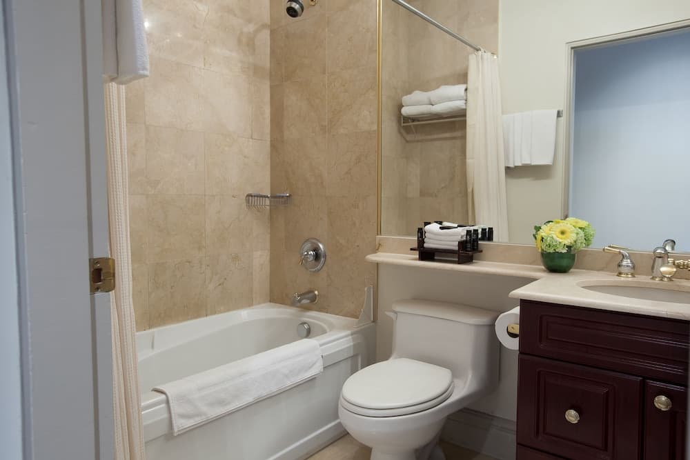 Grand Hotel & Suites