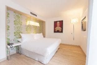 Occidental Praha Five