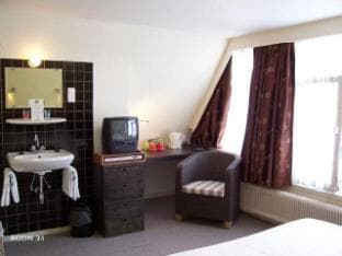 Quentin Golden Bear Hotel