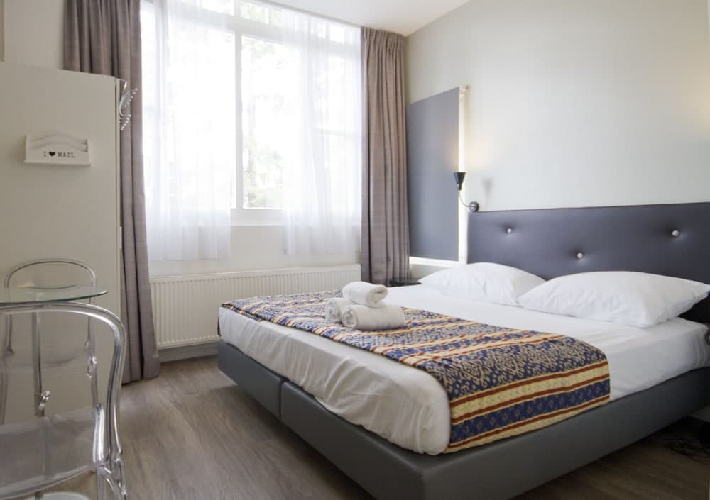 Acostar Hotel