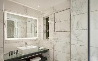 100 Queen’s Gate Hotel London, Curio Collection by Hilton