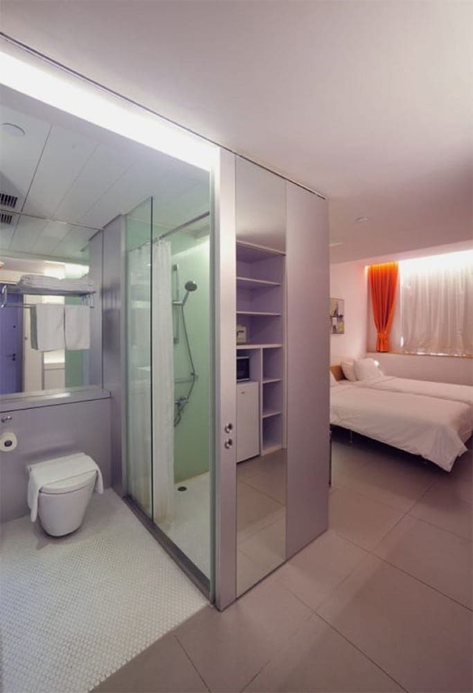 60 West Suites Hotel