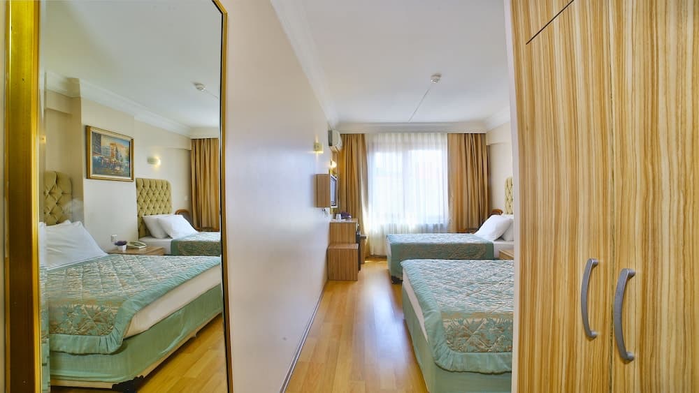 Grand Ant Hotel