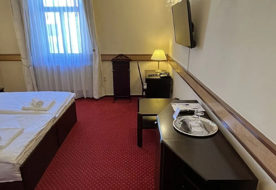 FLEUR DE LIS HOTEL