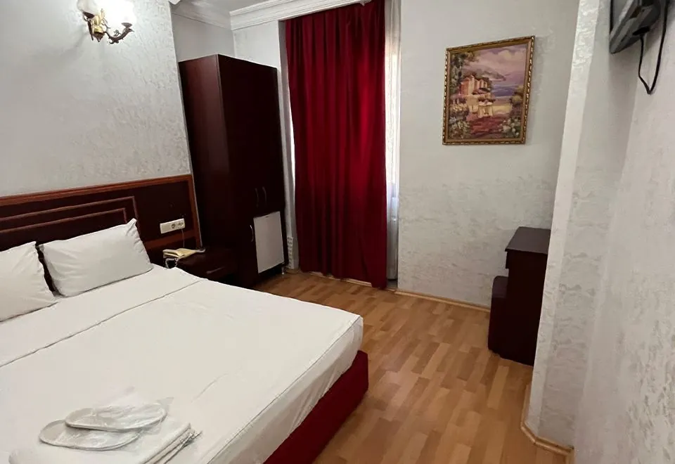 Red White Hotel