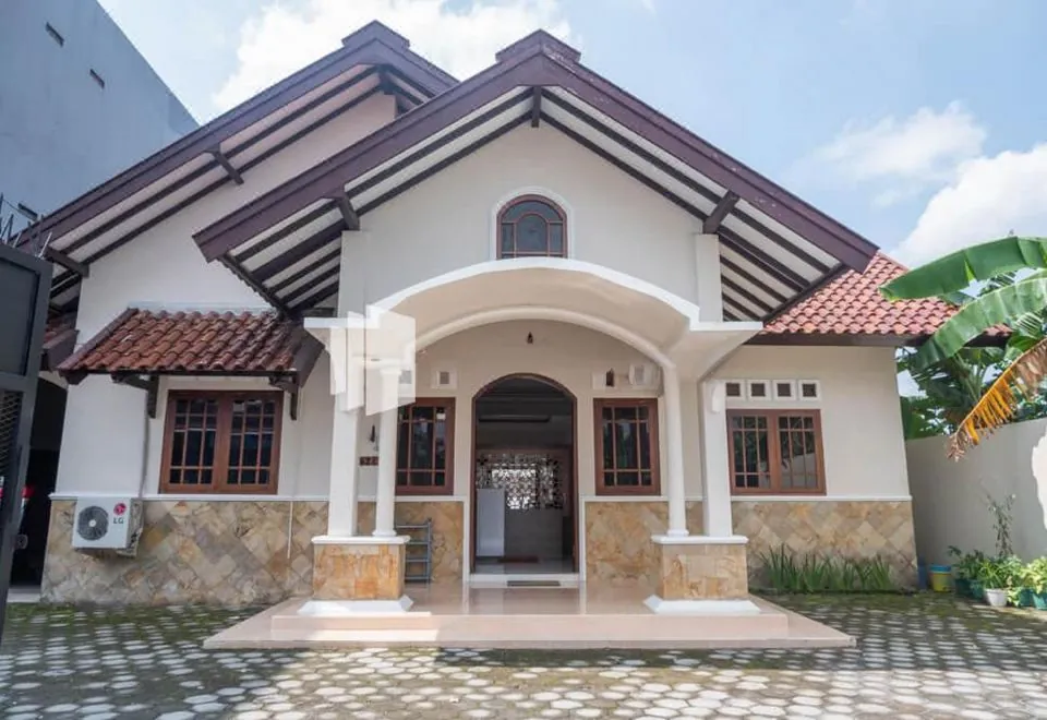 Guest House B Fren Syariah Near JIH Yogyakarta Mitra RedDoorz
