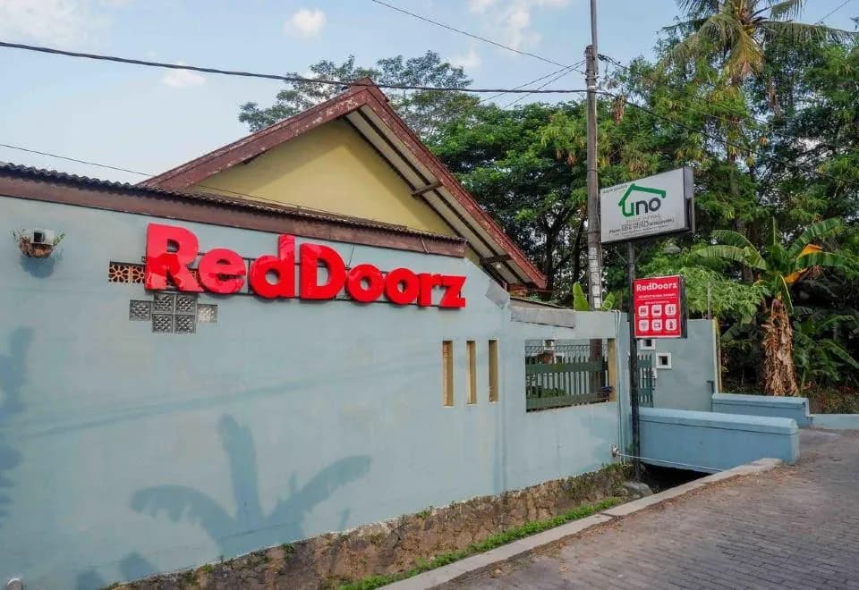 RedDoorz near Institut Pertanian Yogyakarta