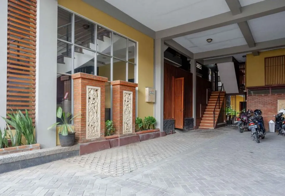 RedDoorz Plus near Amplaz Yogyakarta