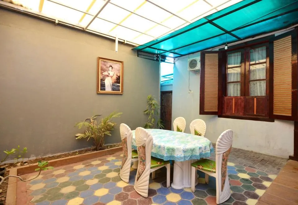 RedDoorz @ Golden Inn Tugu Yogyakarta