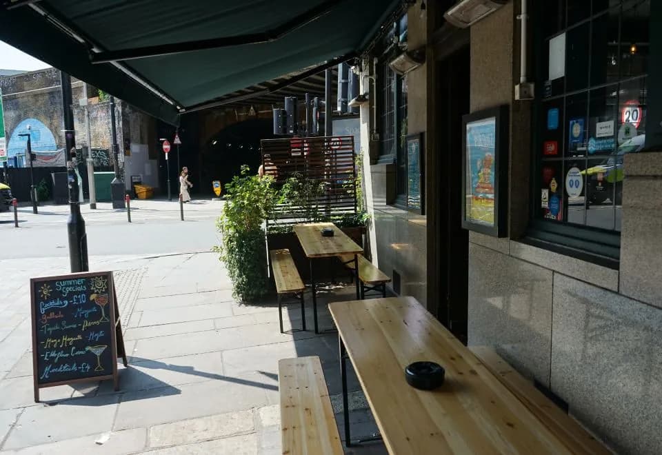 The Walrus Bar and Hostel