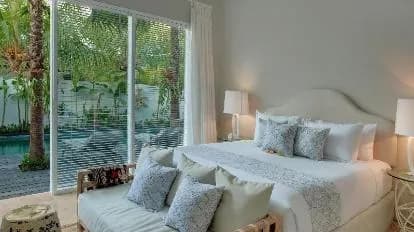 Room & Vespa 4