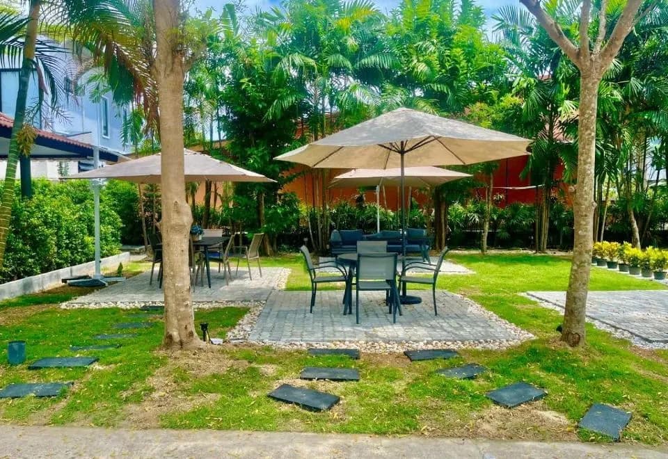Hill Myna Holiday Park & Cafe