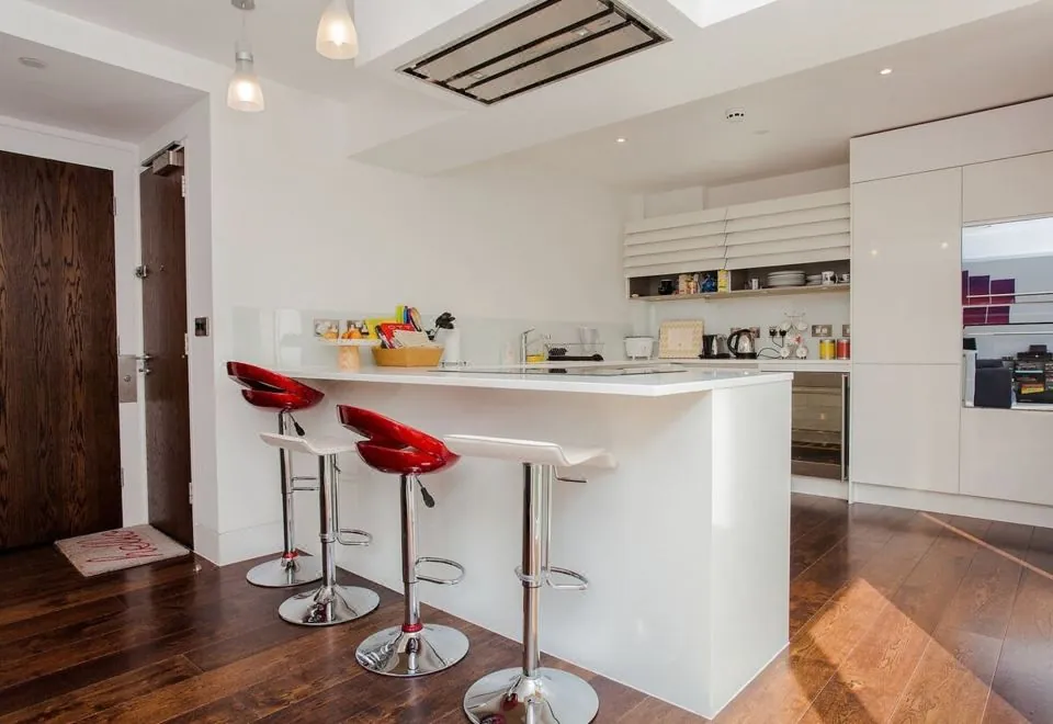 Exquisite 2 Bedroom Apartment in Bank