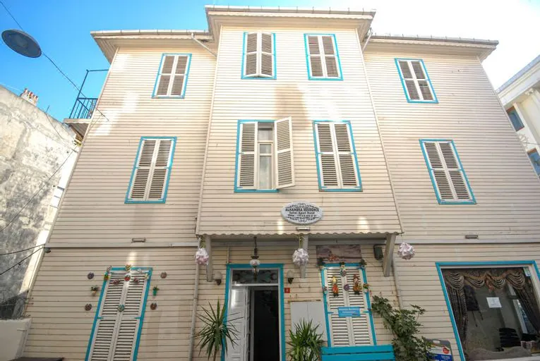 Alhambra Apart Hotel