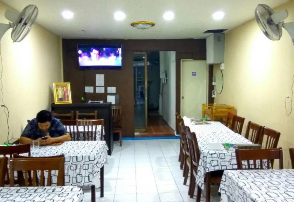 Royal Inn Kitchen and Bar