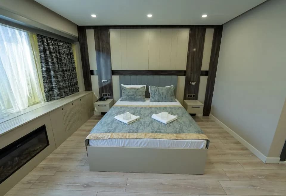 MEROS HOTEL