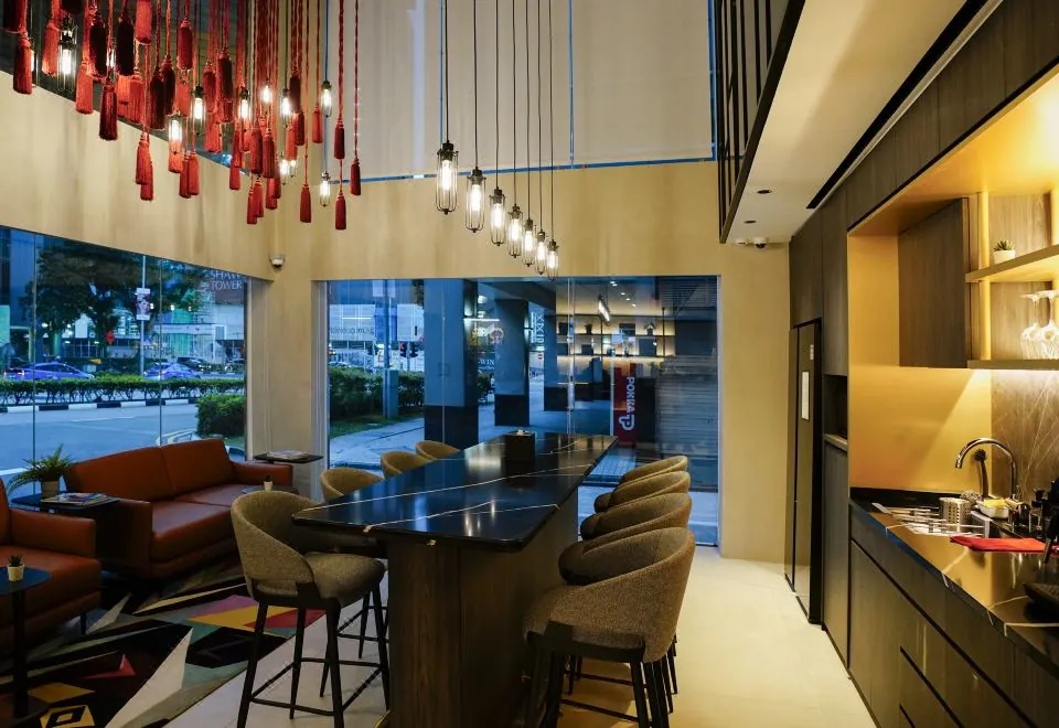 ST Signature Bugis Middle