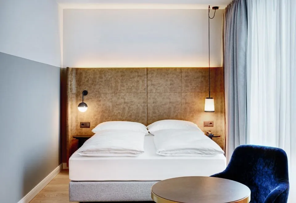 Stage 12 Hotel by Penz