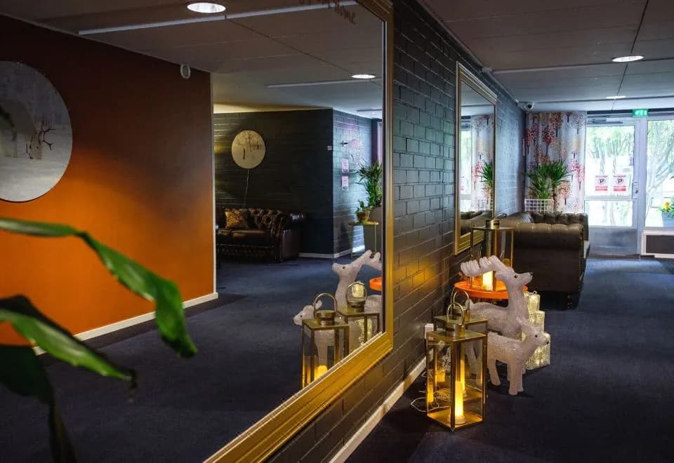 Golden Circle Suites