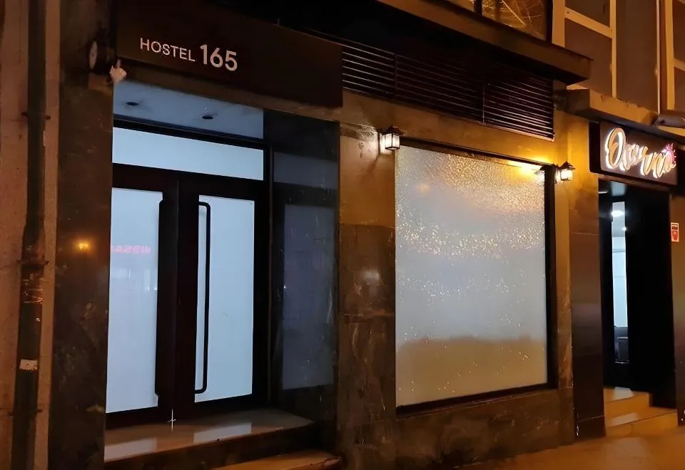 Hostel 165