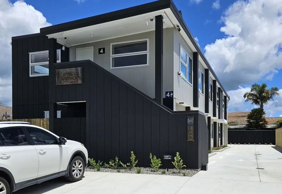 Redwood Apartments