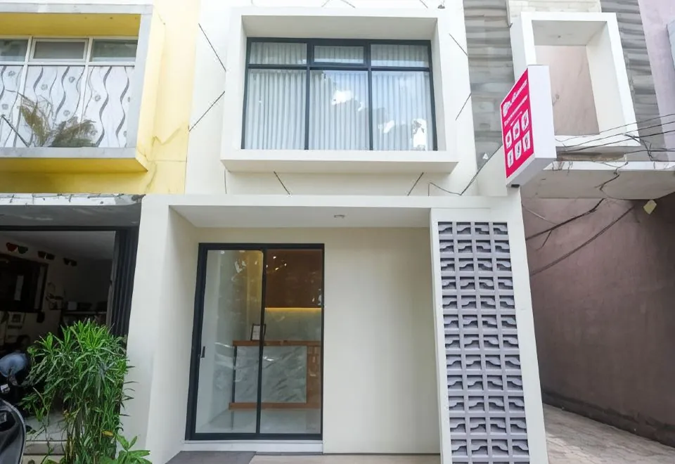 RedDoorz near Ambarrukmo Area