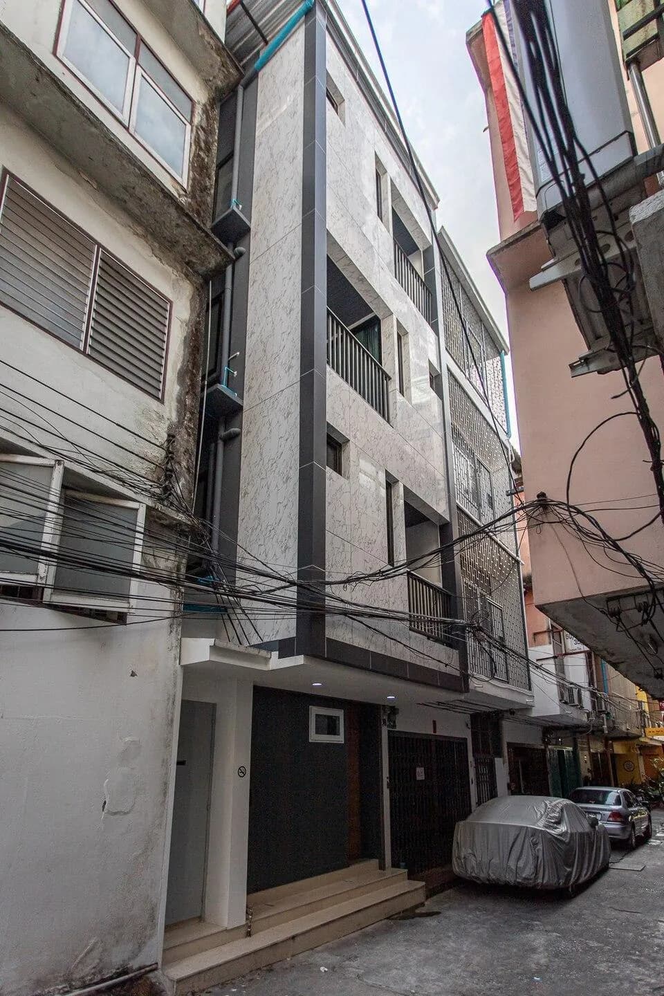 P1 Silom Pan large room full kitchen WIFI 4-6pax