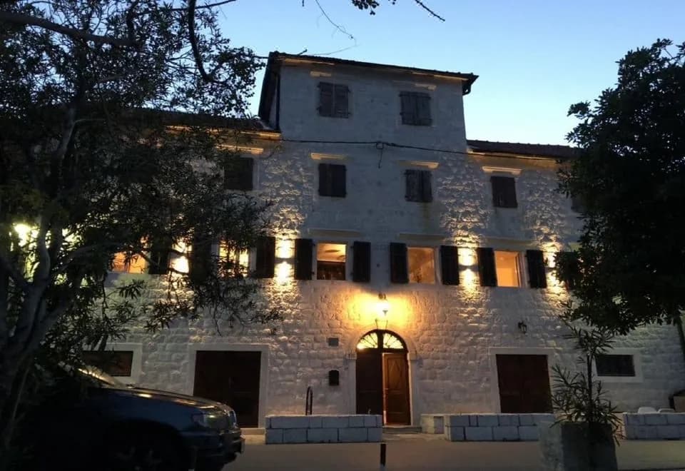 Villa Mariner