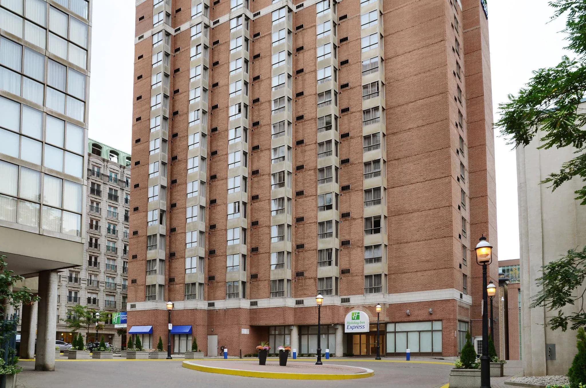 Holiday Inn Express Toronto Downtown, an IHG Hotel