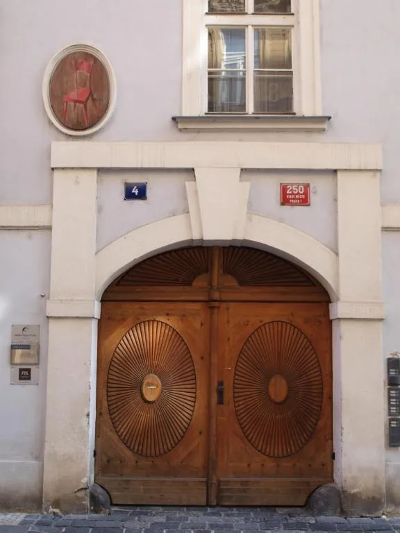 U Cervene zidle - Red Chair Hotel