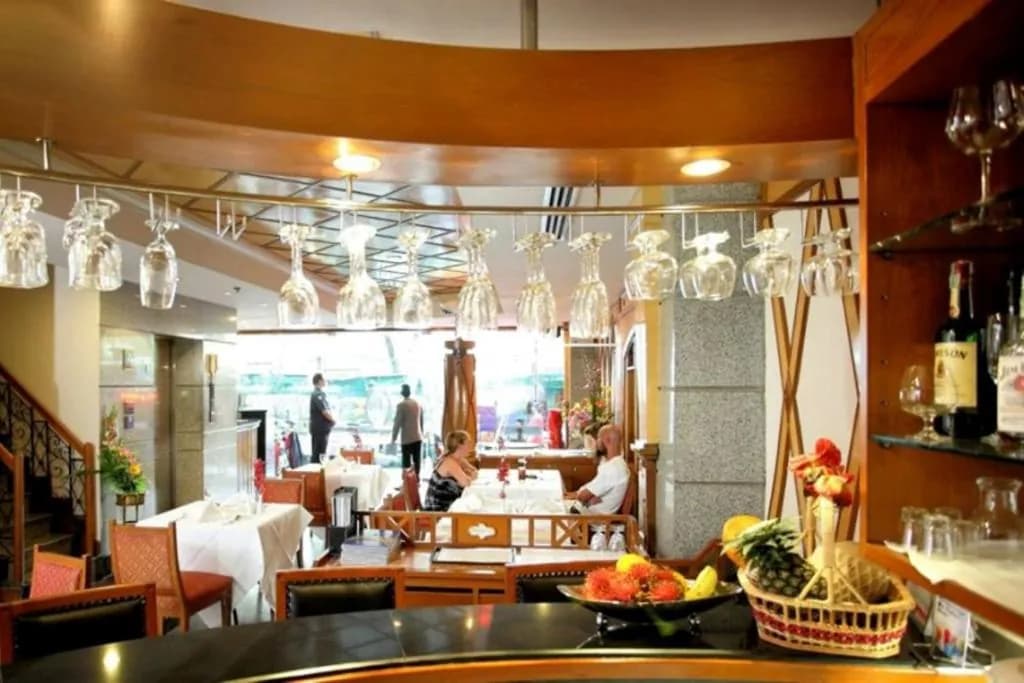 Majestic Suites Hotel