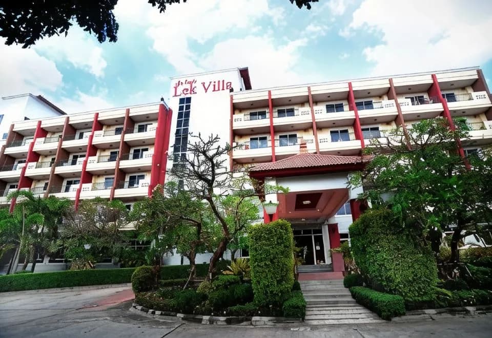 Lek Villa